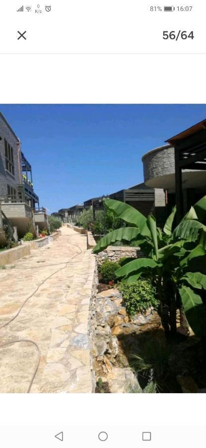 Vila Rina At Aquamarine Residence Vlore Exterior photo