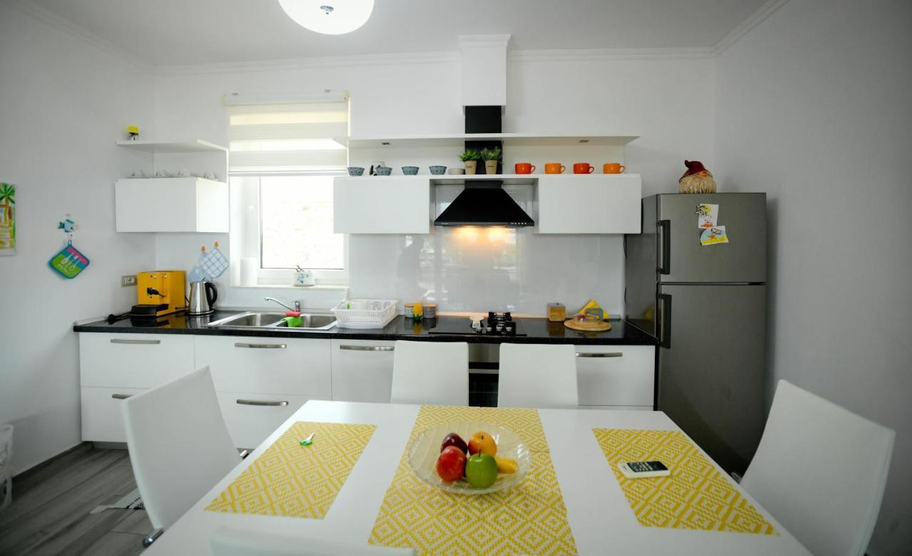 Vila Rina At Aquamarine Residence Vlore Exterior photo