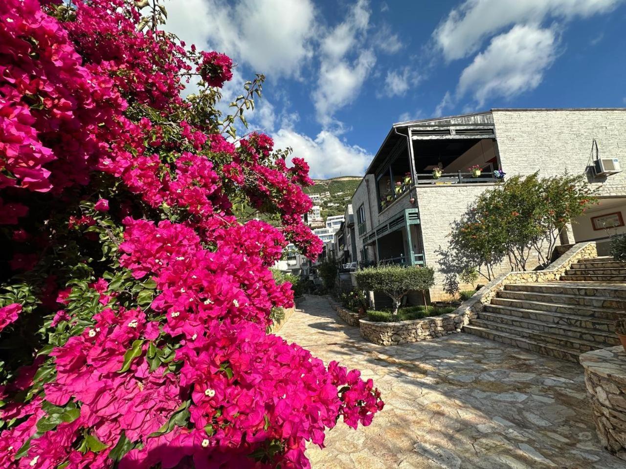 Vila Rina At Aquamarine Residence Vlore Exterior photo